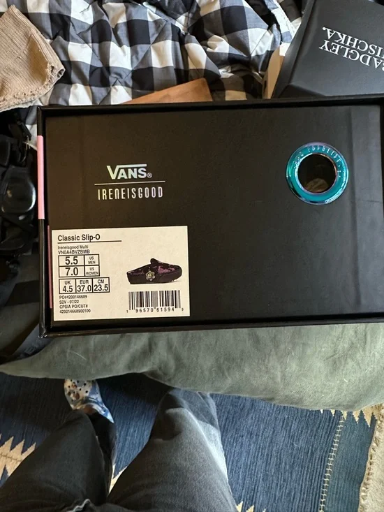 Vans Slip-On Fuzzy Black & Purple Sherpa Irene is Good Collab - Picture 7 of 7